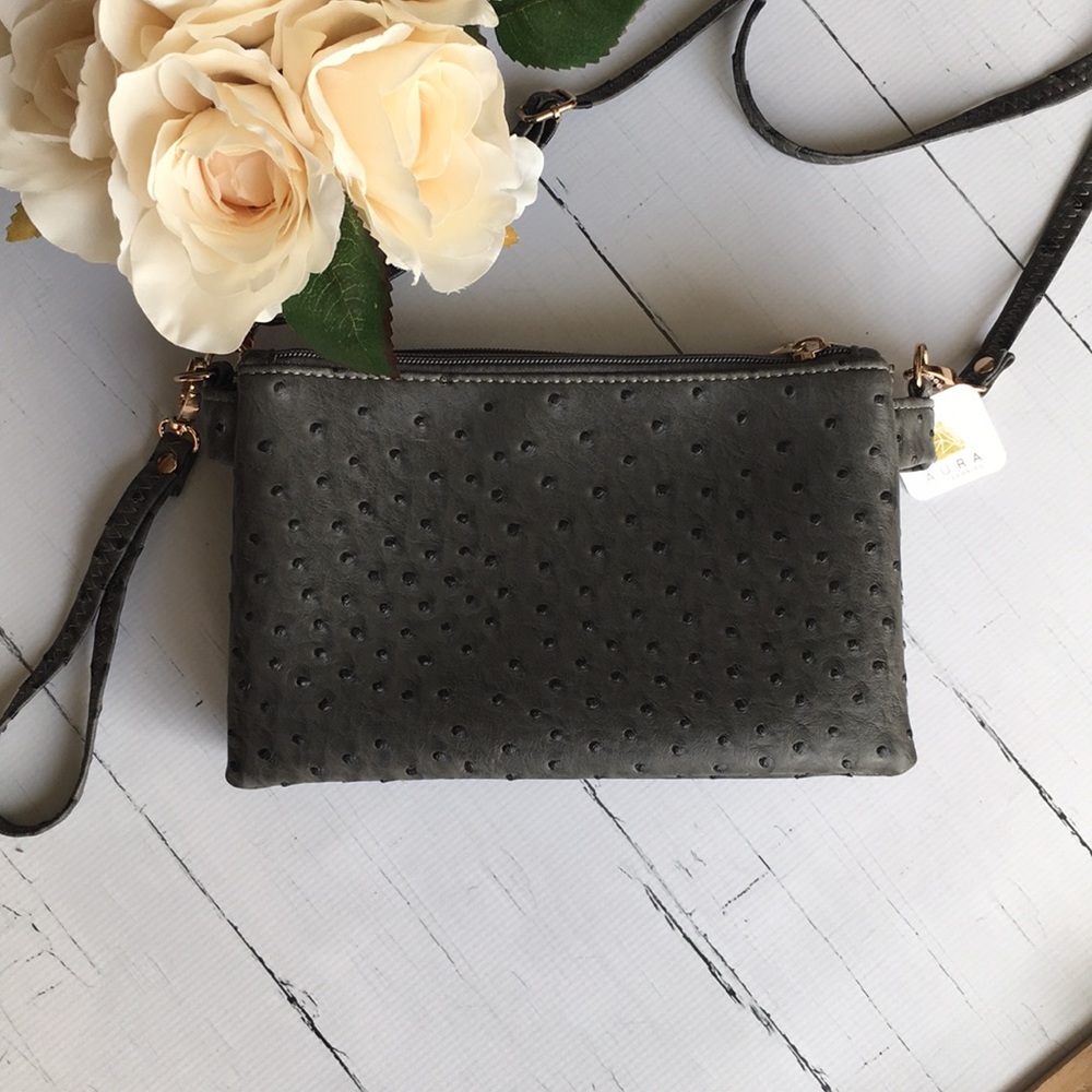 NEW! 🖤 Aura’s Ribbed 4-Compartment Crossbody Bag